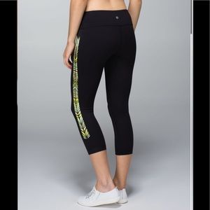 Lululemon Wunder Under Crop (Print) *Full-On Luon
Black / Green - Size 10 - Used